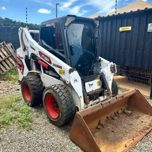 Mini carregadeira Bobcat S570 ano 2022