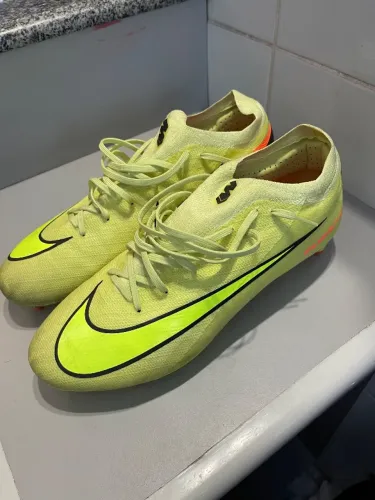 CHUTEIRA NIKE MERCURIAL