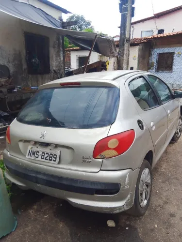 Peugeot 207 XR 1.4 Flex 8V 5P 2010