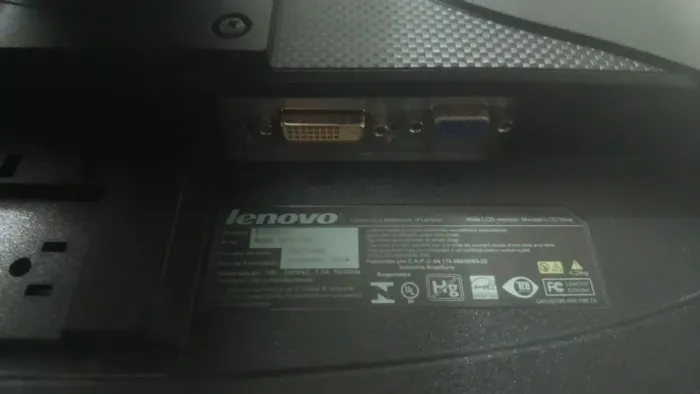 Monitores samsung e Lenovo thinkVision