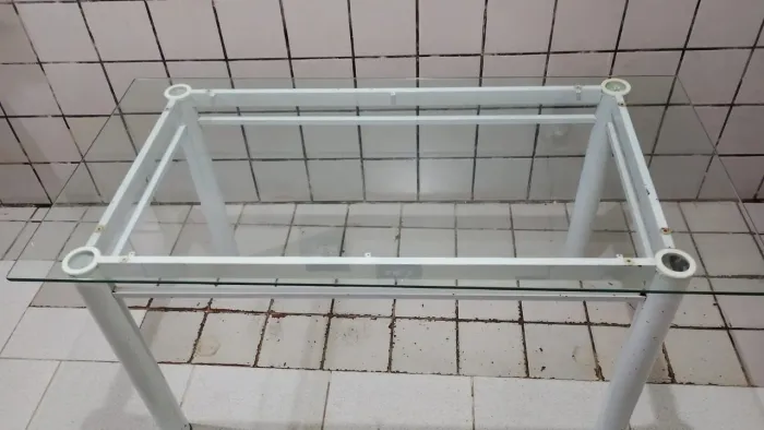 Mesa tubular com tampo de vidro - Caruaru