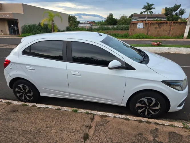 Chevrolet Onix Hatch LT 1.4 8V Flex Power Mec. 4P 2016
