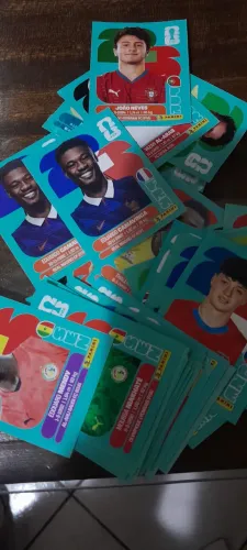 R$ 2 cada vendo figurinhas da copa novas e recortadas em excelente estado