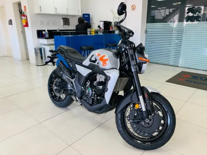 Zontes GK350 Naked.