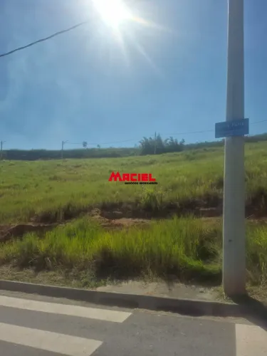 Zona Leste, condomínio fechado, aclive, 250 m2