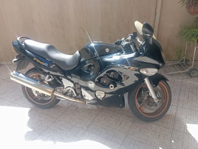 Vendo Suzuki 750!!! Essa máquina pode ser sua!!!!!