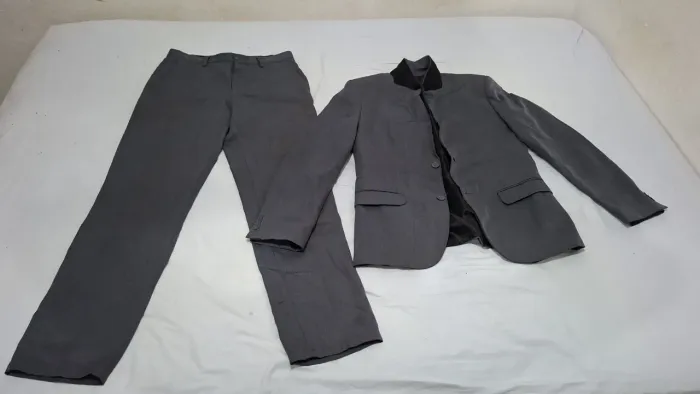 Terno conservado, marca wl confecções, palitó: tamanho 48/ calça: tamanho 42