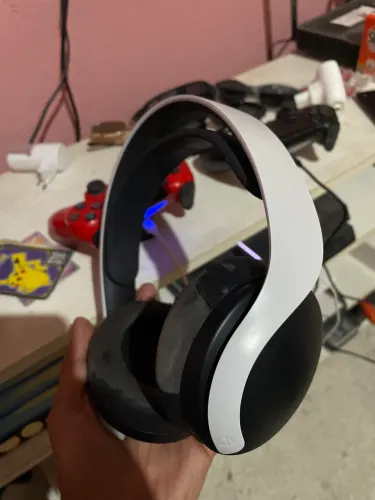 Headset Pulse 3D sem dongle e sem cabo e com marcas de uso, porém funcionando 