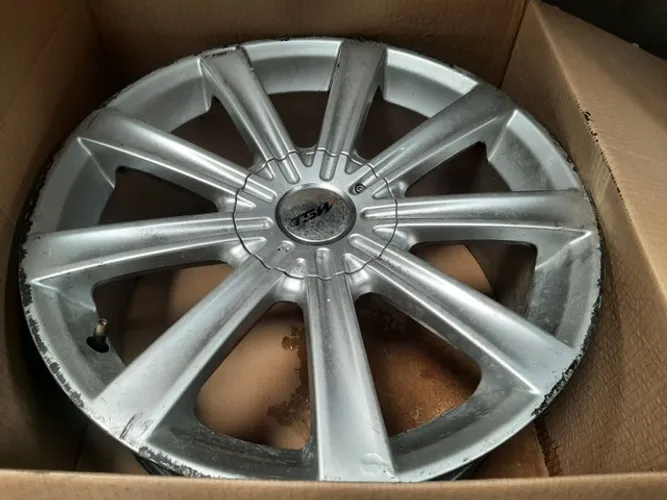 Roda aro 18 Tsw palitada prata Citroën usada 