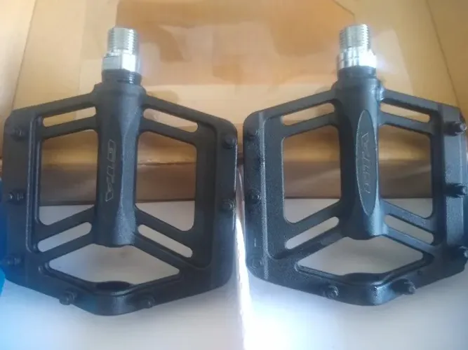 Pedal Plataforma Alumínio De Bicicleta Com Rolamento Selado e Cravos Antiderrapantes