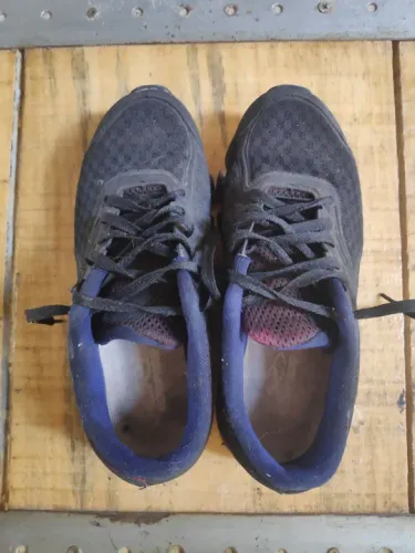 Tênis Feminino Preto Com Detalhes Rosas Usado SÓ ENVIO POR CORREIOS