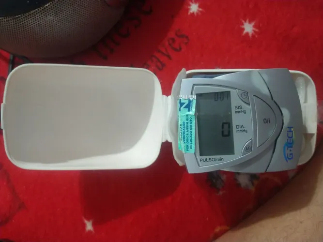 Aparelho de medir pressão G-tech está com defeito para retirada de peça