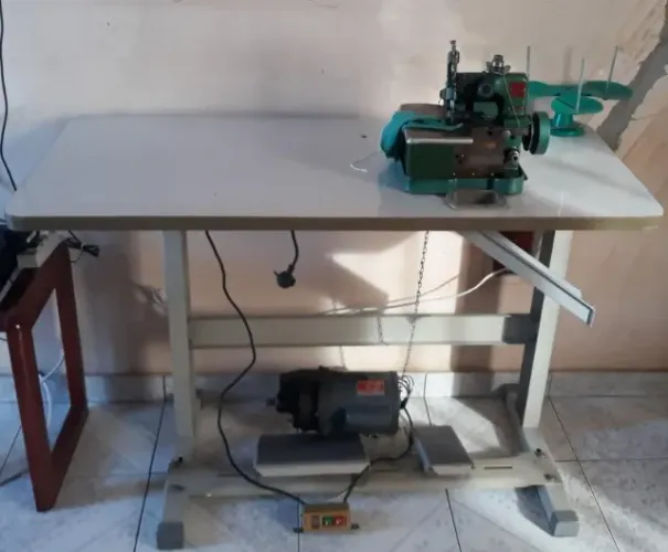 Máquina de Costura Overlock Semi-Industrial
