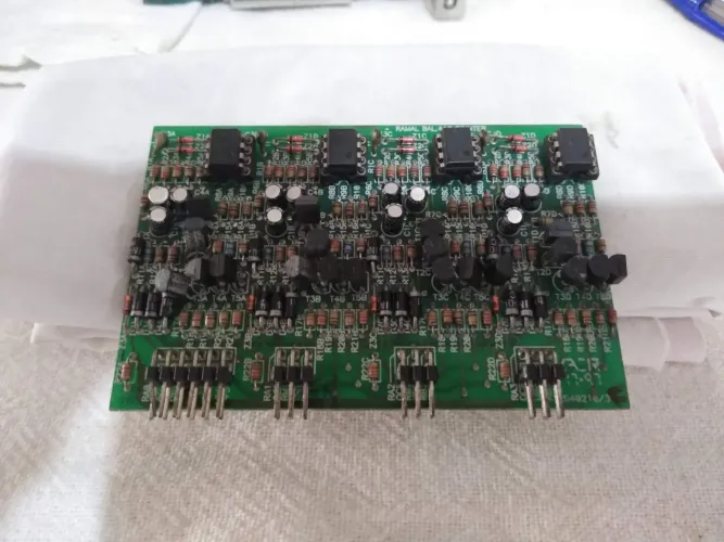 Placa ramal central Intelbras modelo 416 pointer balanceada.
