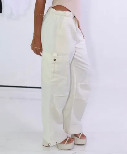 Calça cargo modelo parachute preta NOVA