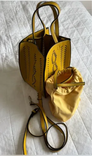 Bolsa de Ombro Amarela