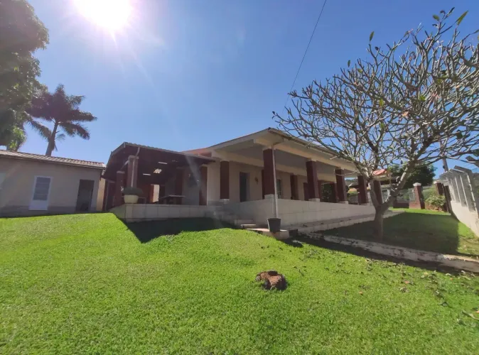 CHÁCARA de 1.600m² no Barreiro em Águas de Lindóia | Casa, lazer e natureza ao redor | CON