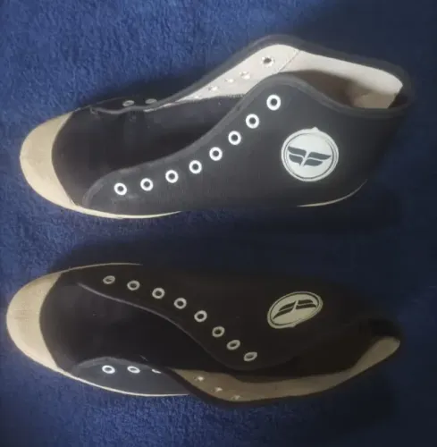 Tênis Bamba, anos 80, original, tamanho 43 (forma pequena calça n° 42)