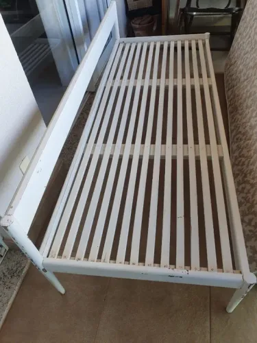 Sofá-cama de madeira