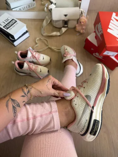 Nike ZoomX Invincible Run Flyknit 3 - Bege e Rosa