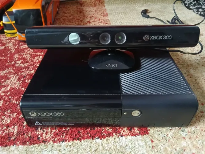 XBOX 360 INCLUSO COM 4 DVDS!!