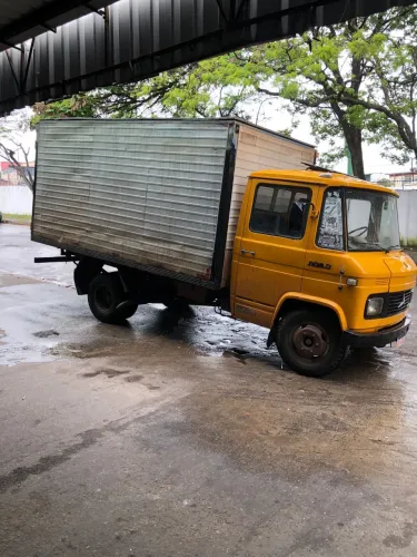 Vendo baú de caminhão 