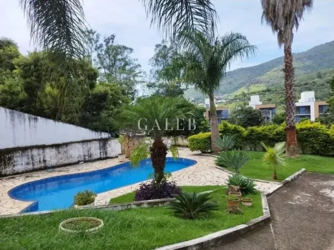 Casa ou Chácara espaçosa com vista para a Pedra Grande, 5 quartos (2 suítes), piscina, em