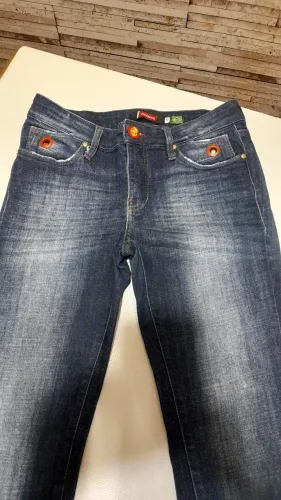 Vendo Calça Jeans Feminina Sky com elastano da marca Jean Darrot original seminova Tam 40