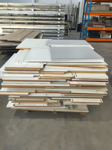 Retalho Mdf 18mm tamanhos e cores variadas acima de 30cm 200 peças) 