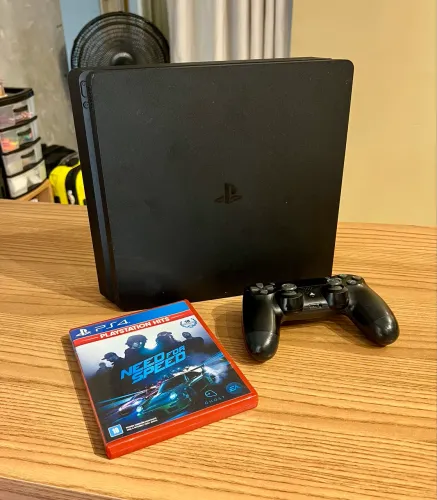 PlayStation 4 com 1 controle original e jogo Need for Speed