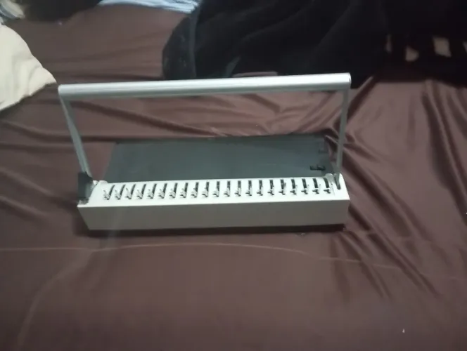  Encadernador de documentos, perfurador, furador 