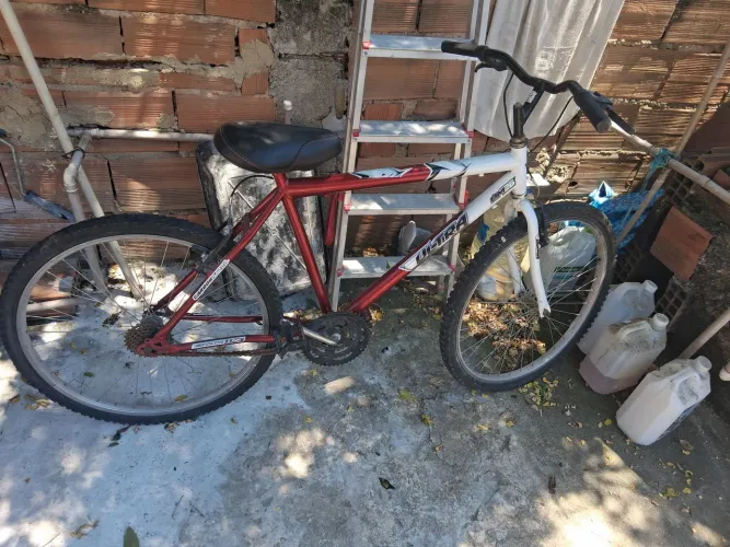 Vendo uma bike que precisa de ajustes