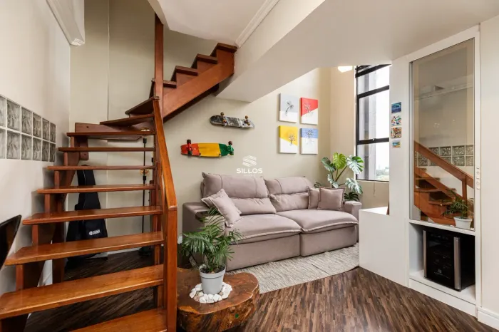 Apartamento Duplex à venda com 2 quartos no Cabral em Curitiba.