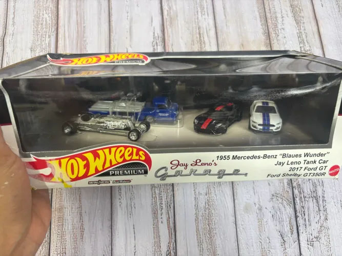 Hotwheels garage set premium
