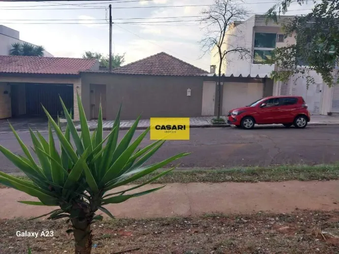 Casa Comercial com 10m de Frente, 3 Vagas e Jardim Santo André/SP