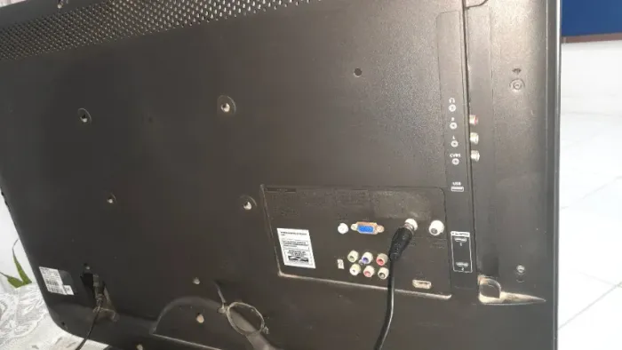 Tv 32" (com defeito de áudio)