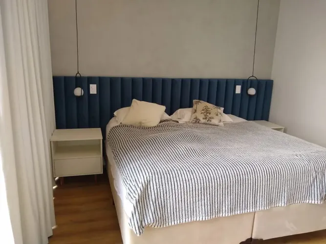 Cabeceira de cama no veludo azul  fabricação sob encomenda 