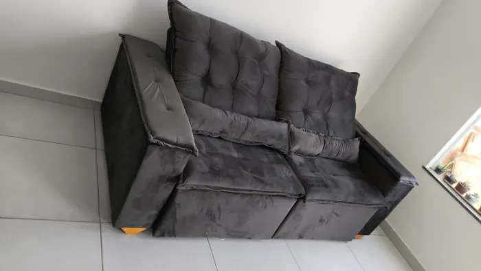 Sofá Retrátil de 3 Lugares em Veludo Cinza