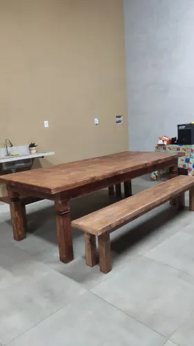 Mesa 2 metros e meio com bancos 