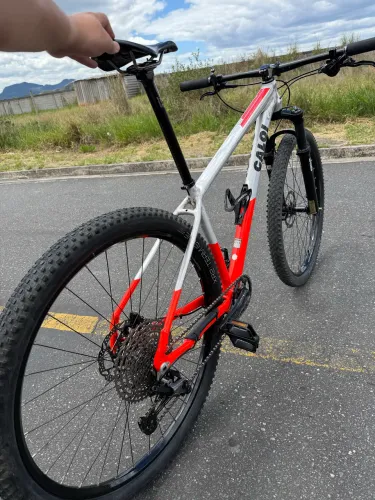 Bicicleta MTB Caloi Elite Deore