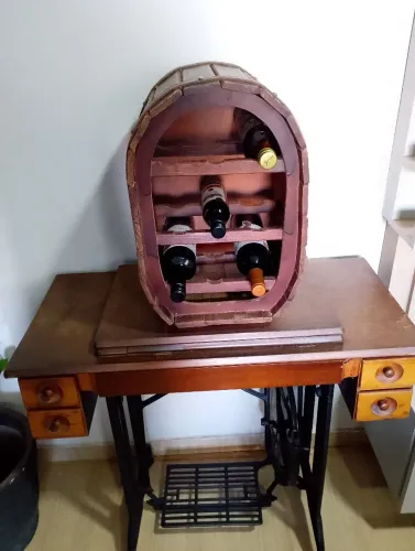 Adega de mesa ou bancada tipo colonial 