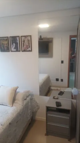 Espelho de quarto de corpo inteiro.
