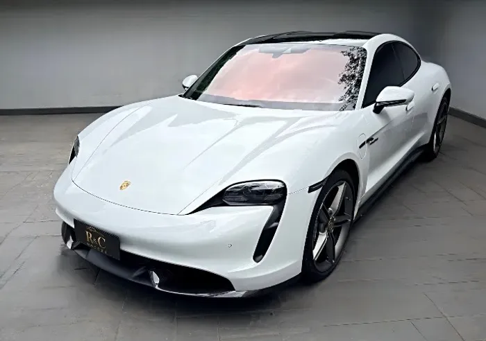 Porsche Taycan Turbo S (elétrico) 2022