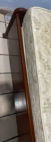 Cama de madeira