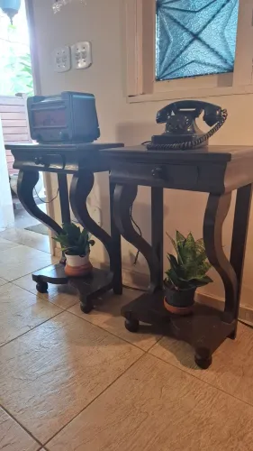 Par de Mesas lateral Madeira Maciça Gaveta