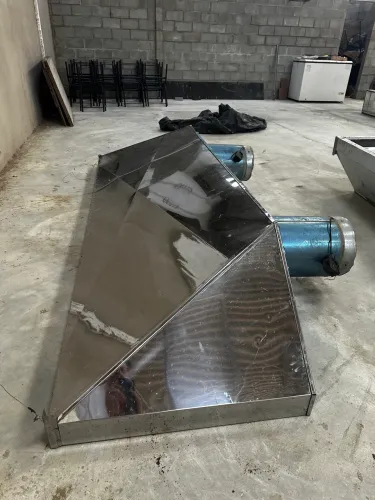 Coifa industrial em inox com 2 exaustores e 2 tubos