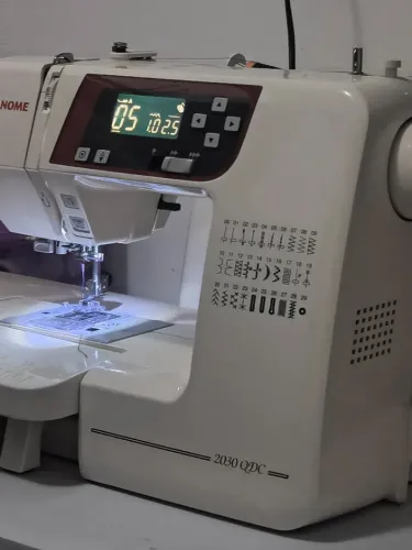 Maquina de Costura Nome 2030 QDC
