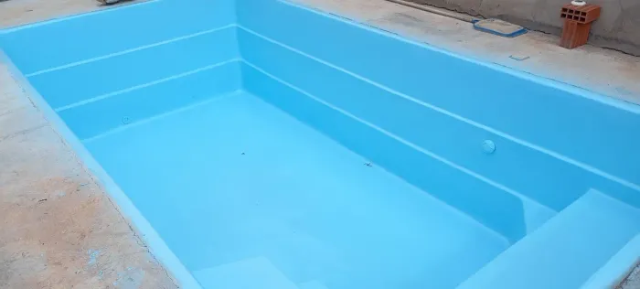 PISCINA DE FIBRA ( PINTURAS, REFORMA E REVESTIMENTO EM FIBRA DE VIDRO )