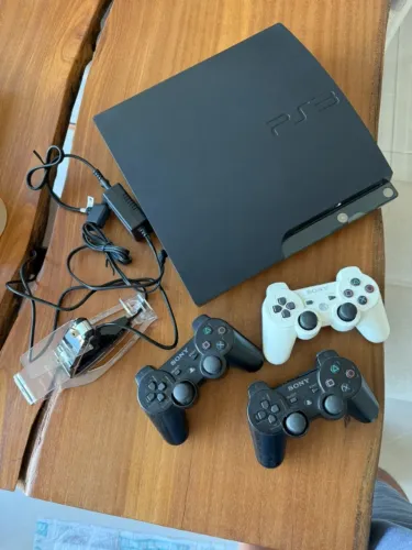 ? PlayStation 3 + 3 Controles Originais + Coleção de Jogos! ?
