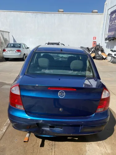 SUCATA CORSA SEDAN CLASSIC 1.0 2003/2003